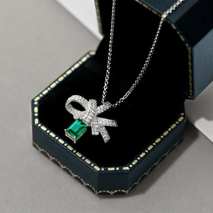 [Elowen Jewels]Luxurious Flower Shape Emerald Cut Necklace