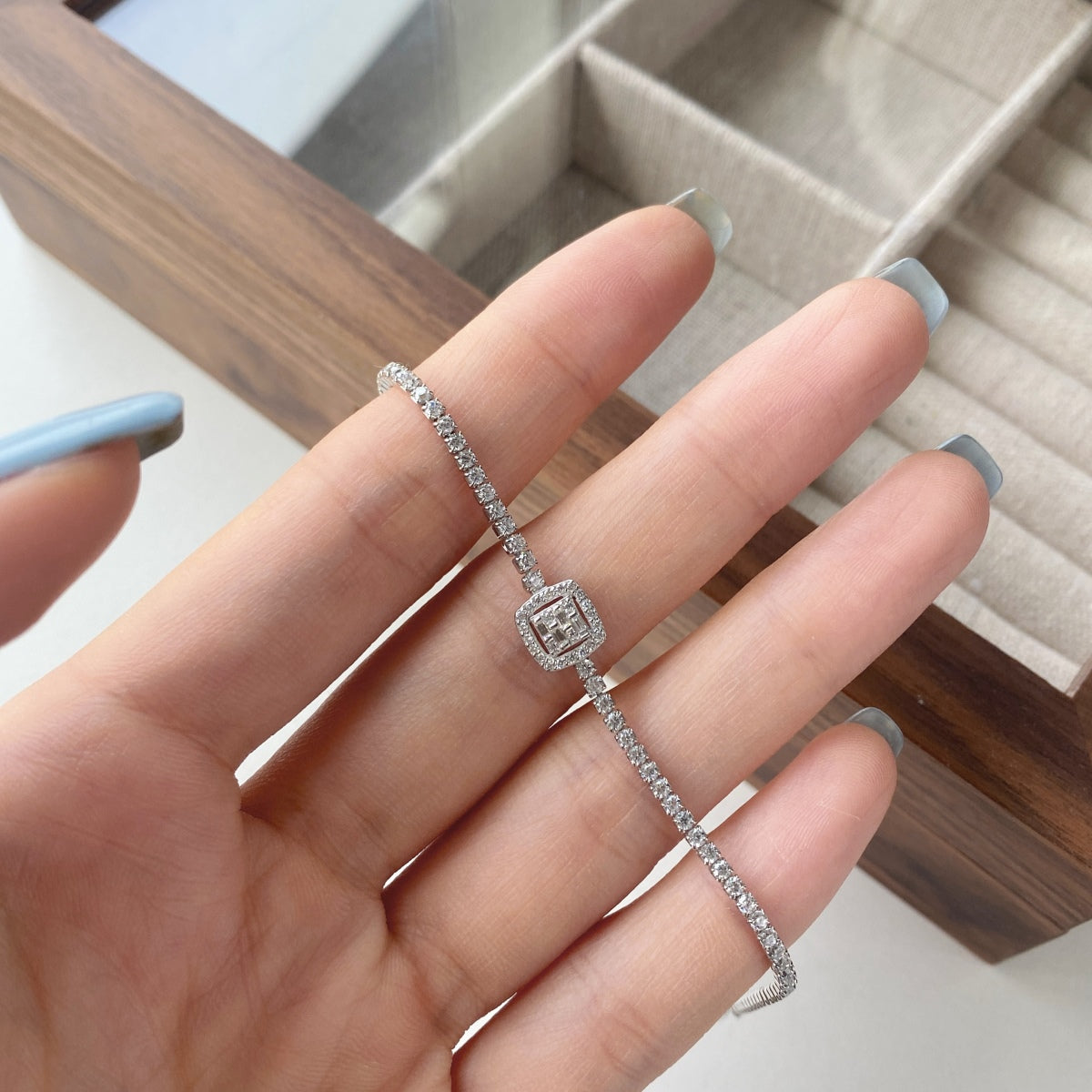 [Elowen Jewels]Luxurious Dazzling Square Shape Banquet Bracelet