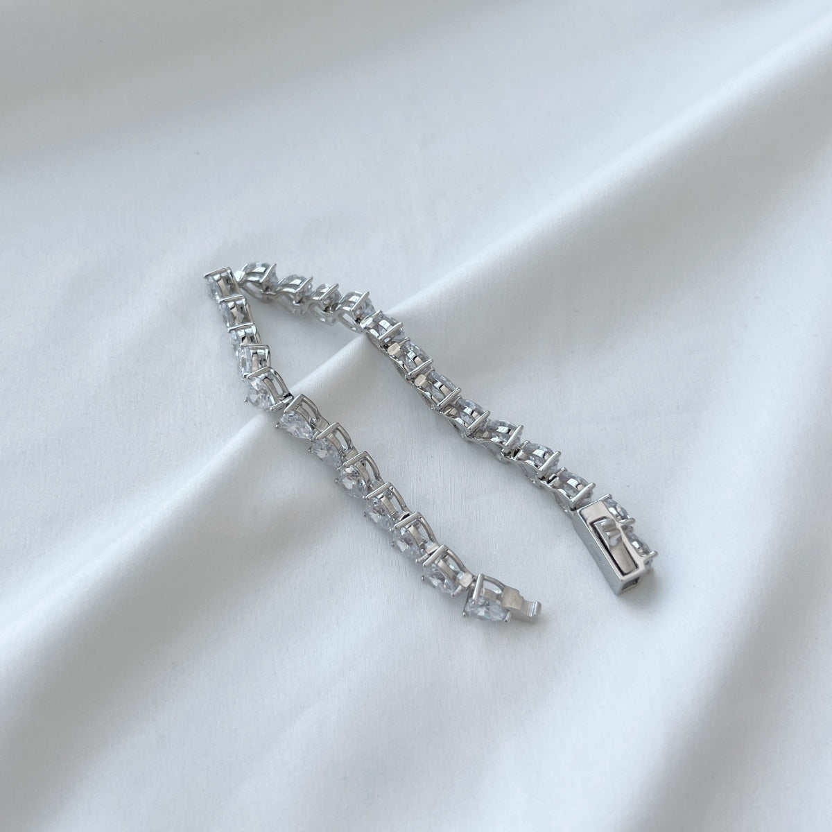 [Elowen Jewels]0.75 Carat Elegant Romantic Heart Shape Lover Bracelet