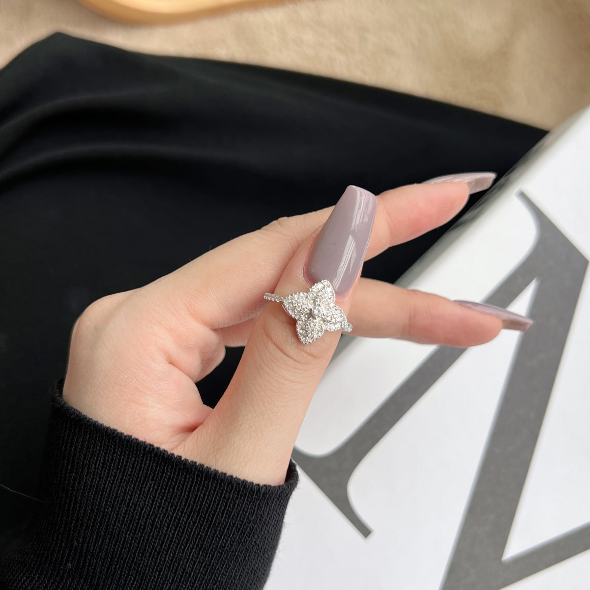 [Elowen Jewels]Luxurious Colorful Flower Shape Banquet Ring