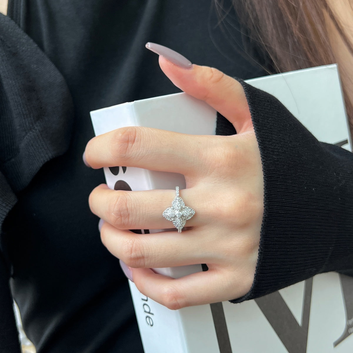 [Elowen Jewels]Luxurious Colorful Flower Shape Banquet Ring