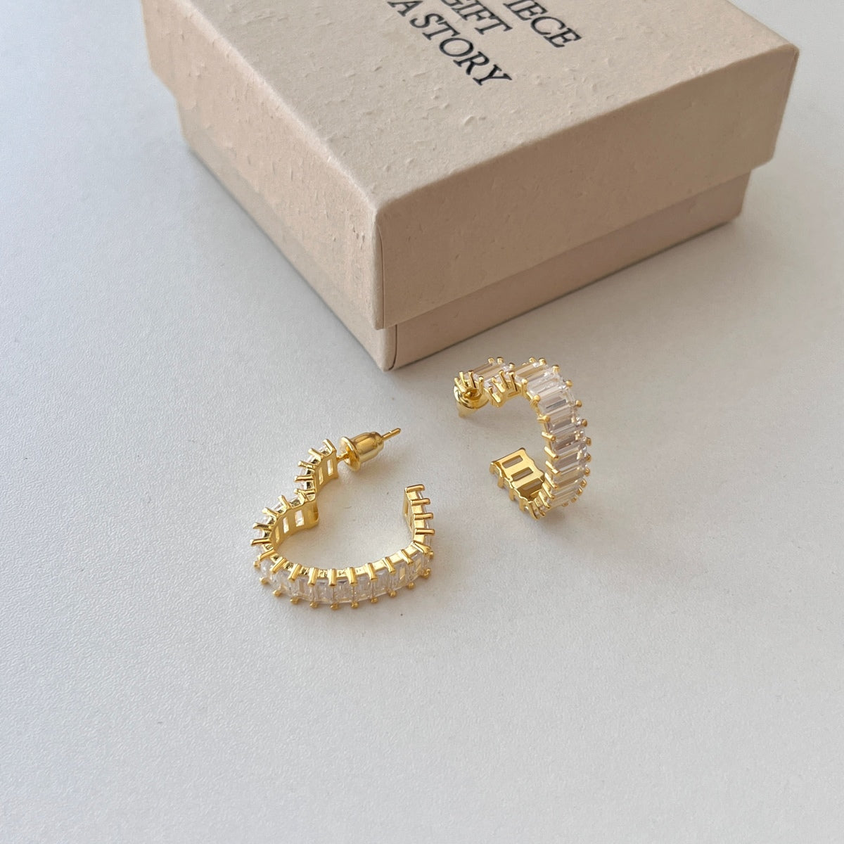 [Elowen Jewels]Radiant Heart Cutout Earrings