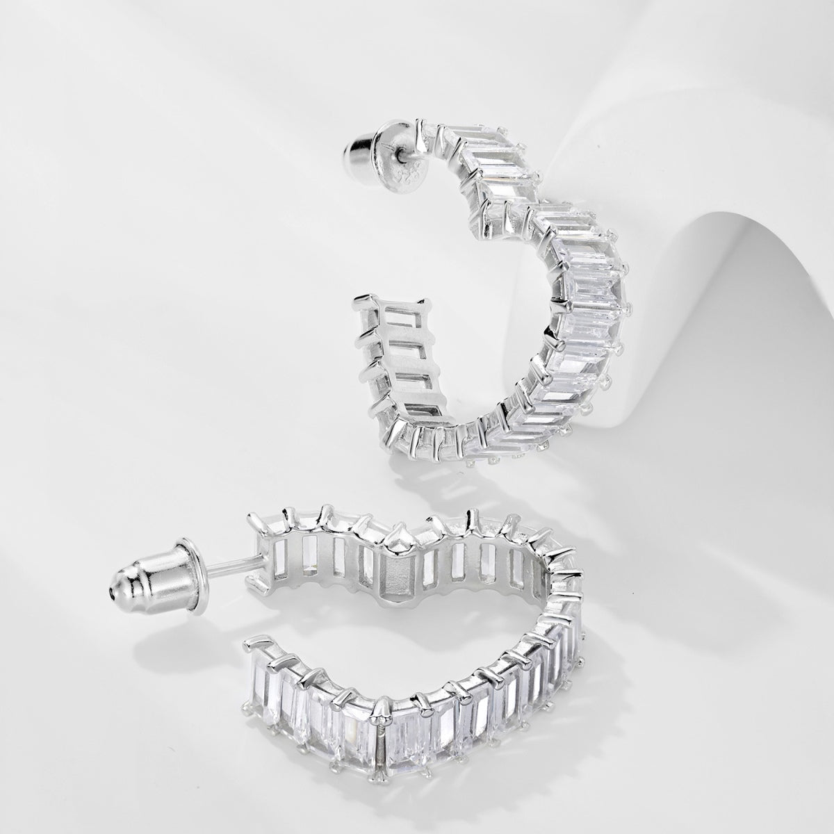 [Elowen Jewels]Radiant Heart Cutout Earrings