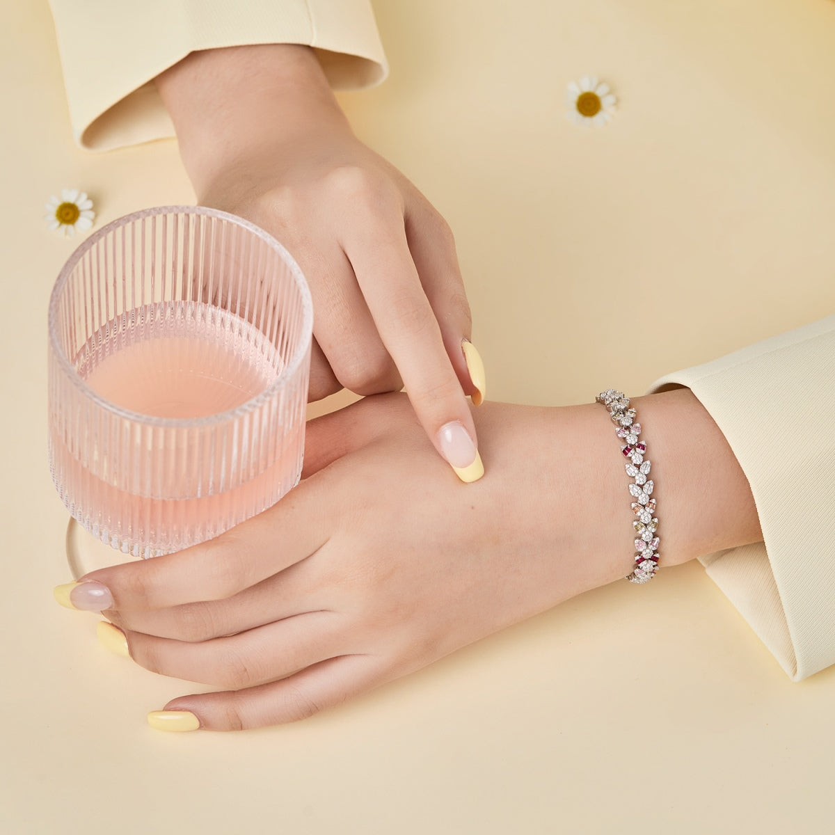 [Elowen Jewels]Dainty Exquisite Flower Shape Daily Bracelet