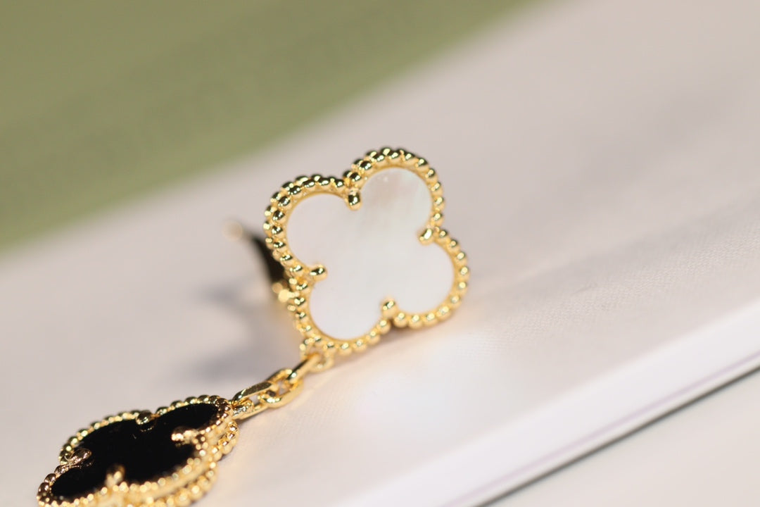 [Elowen Jewels]CLOVER EARRINGS GOLD ONYX MOP 3 MOTIF