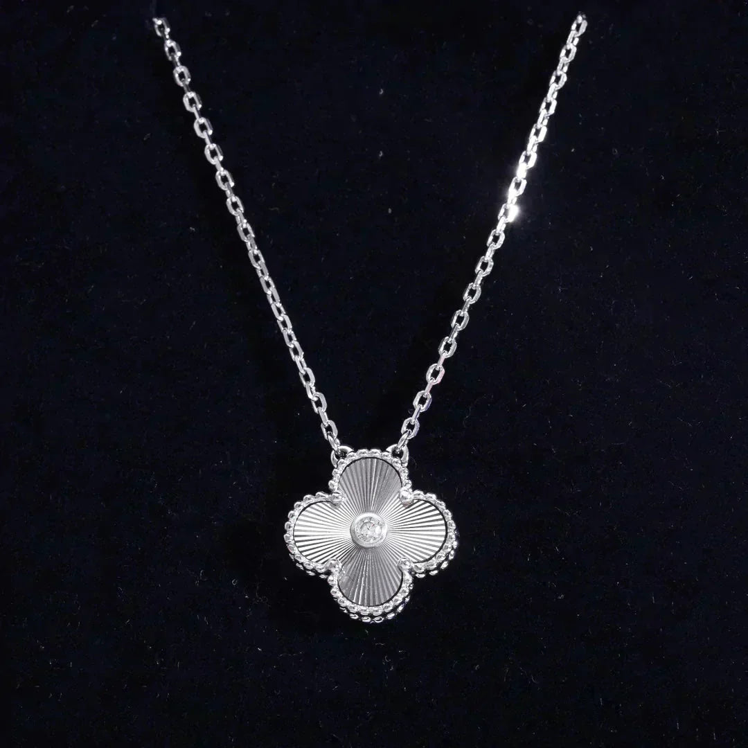 [Elowen Jewels]CLOVER  15MM DIAMOND LASER NECKLACE SILVER