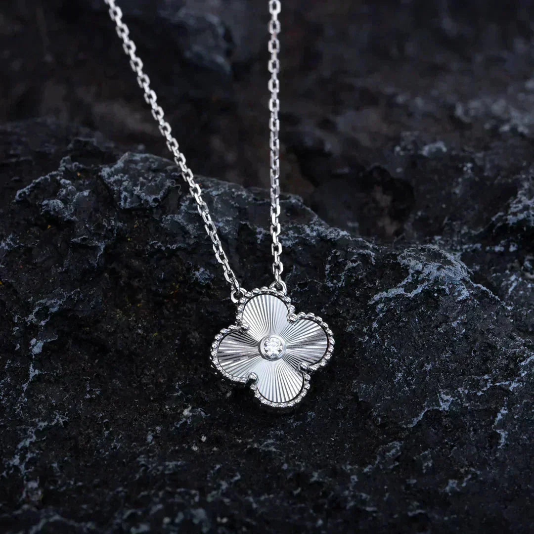 [Elowen Jewels]CLOVER  15MM DIAMOND LASER NECKLACE SILVER