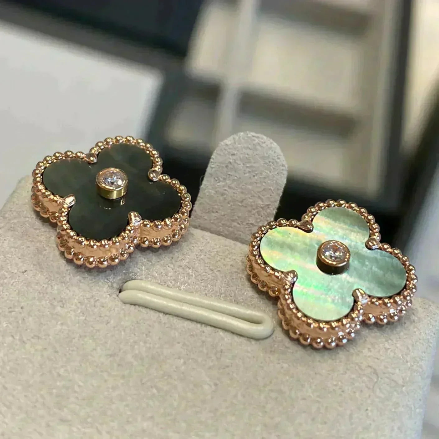 [Elowen Jewels]CLOVER MEDIUM 1 MOTIFS GRAY MOP  DIAMOND EARRINGS