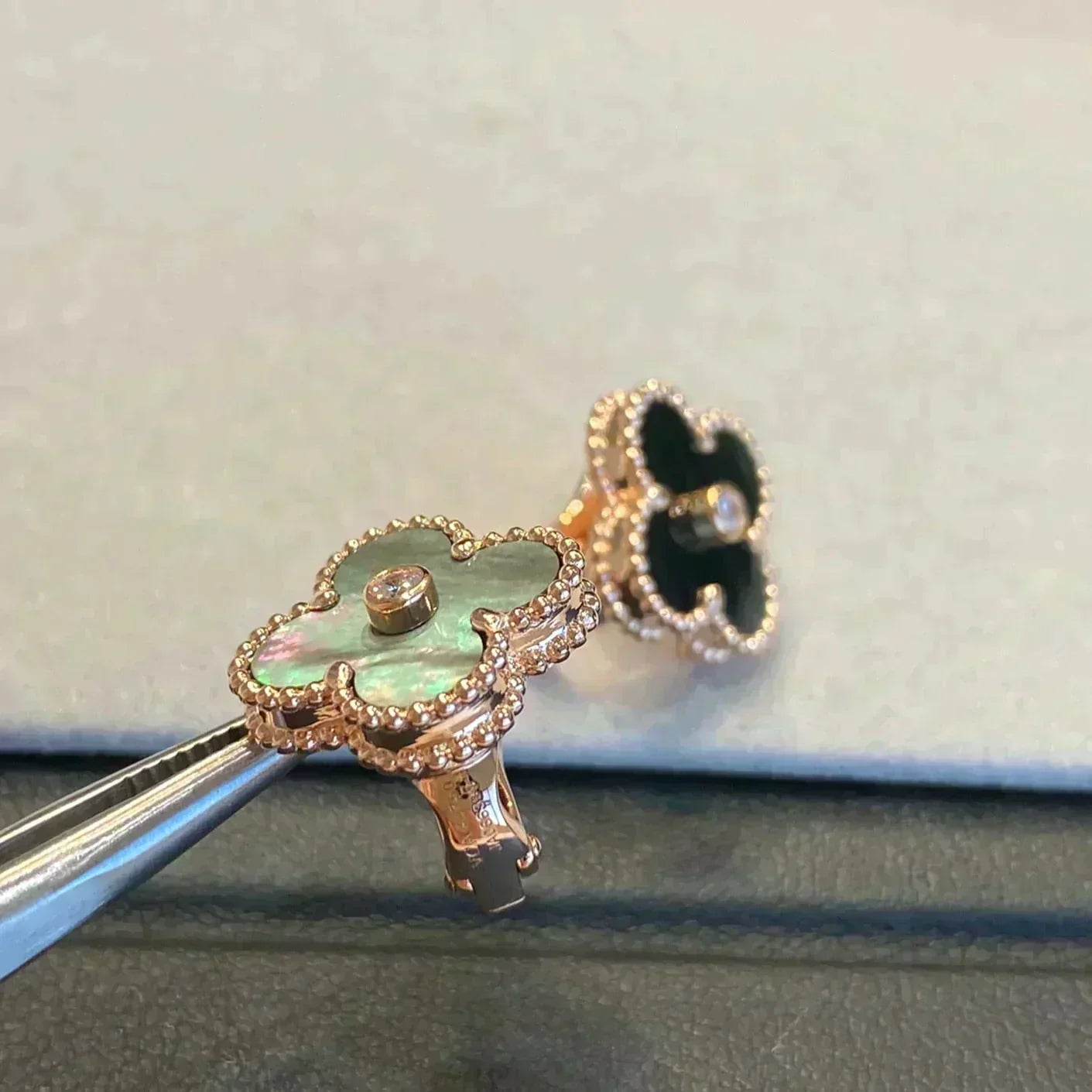 [Elowen Jewels]CLOVER MEDIUM 1 MOTIFS GRAY MOP  DIAMOND EARRINGS