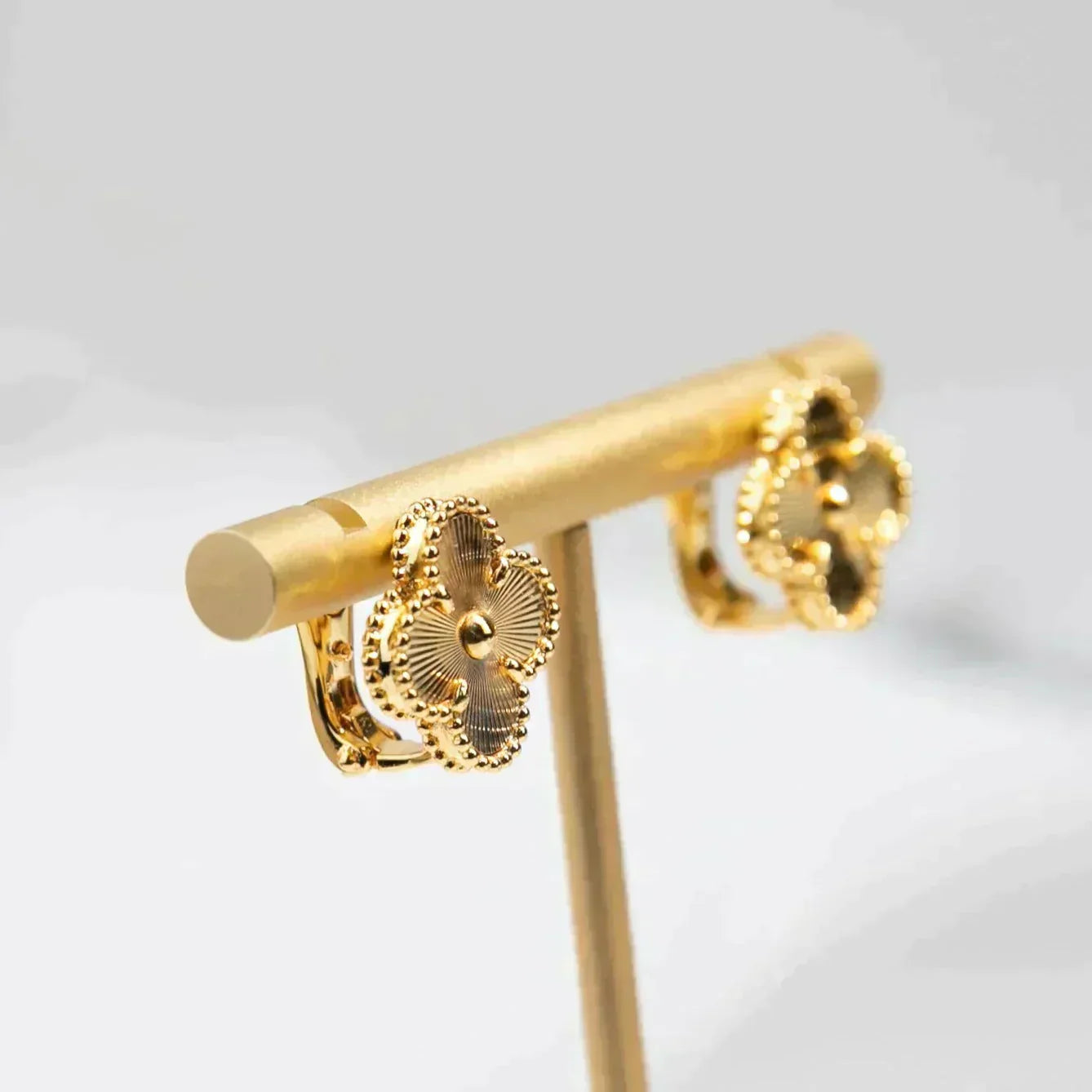 [Elowen Jewels]CLOVER MEDIUM 1 MOTIFS LASER EARRINGS