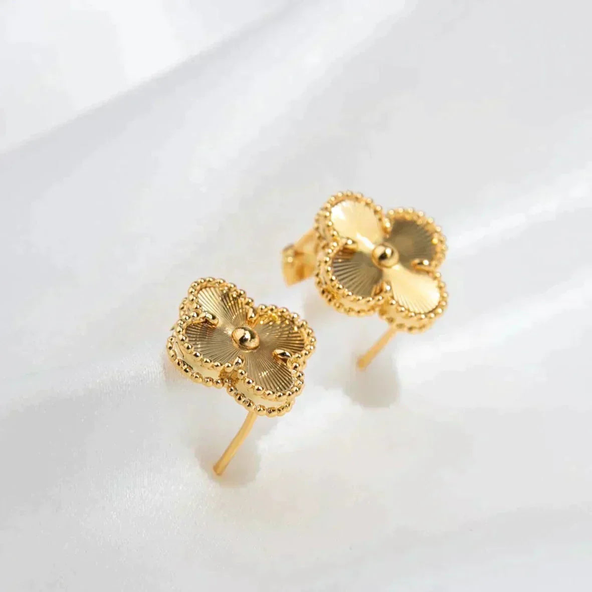 [Elowen Jewels]CLOVER MEDIUM 1 MOTIFS LASER EARRINGS