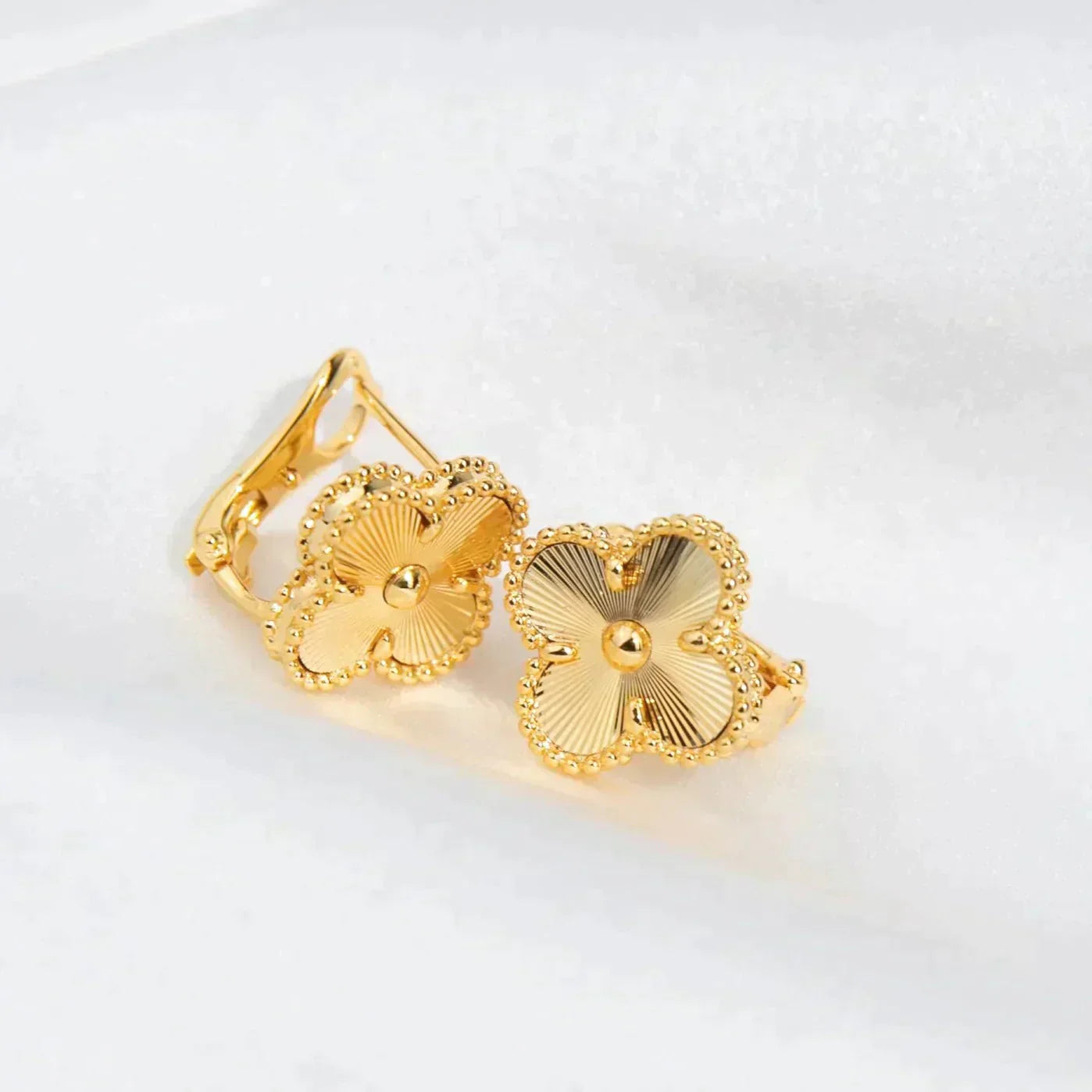 [Elowen Jewels]CLOVER MEDIUM 1 MOTIFS LASER EARRINGS