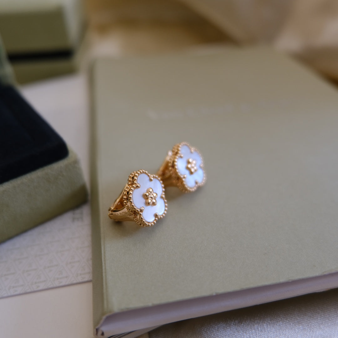 [Elowen Jewels]LUCKY PINK GOLD WHITE MOP EARRINGS