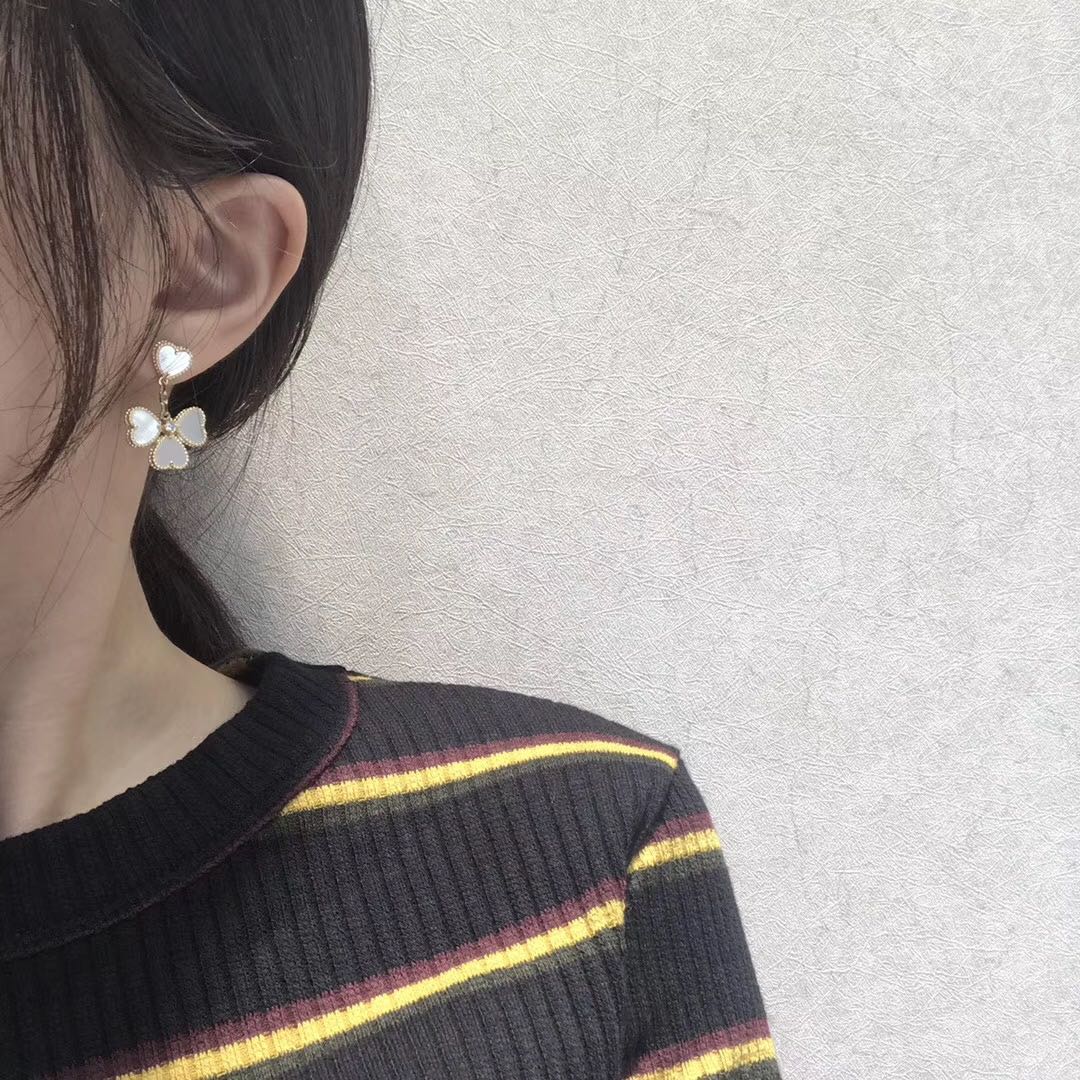 [Elowen Jewels]CLOVER SWEET WHITE MOP EARRINGS