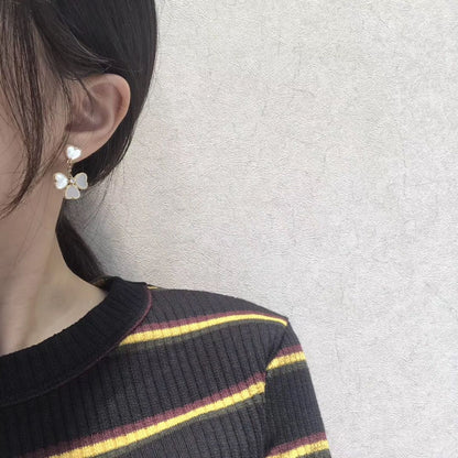 [Elowen Jewels]CLOVER SWEET WHITE MOP EARRINGS