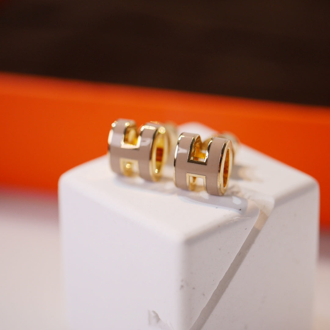 [Elowen Jewels]MINI POP H GOLD EARRINGS GREY
