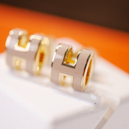 [Elowen Jewels]MINI POP H GOLD EARRINGS GREY