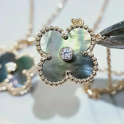 [Elowen Jewels]CLOVER 15MM DIAMOND AND MOTHER-OF-GREY NECKLACE