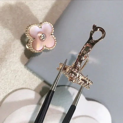 [Elowen Jewels]CLOVER MEDIUM 1 MOTIFS  PINK MOP DIAMOND EARRINGS