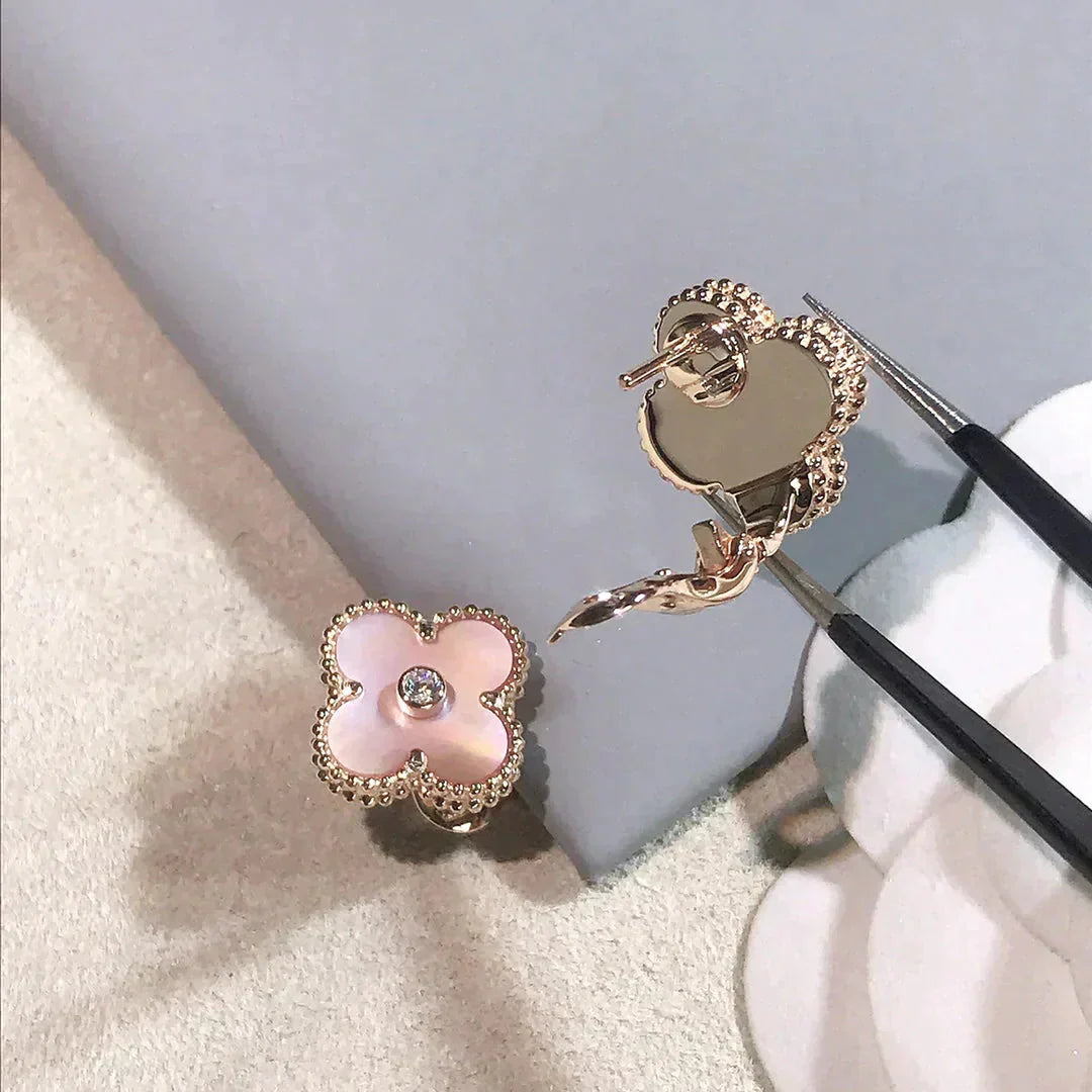 [Elowen Jewels]CLOVER MEDIUM 1 MOTIFS  PINK MOP DIAMOND EARRINGS