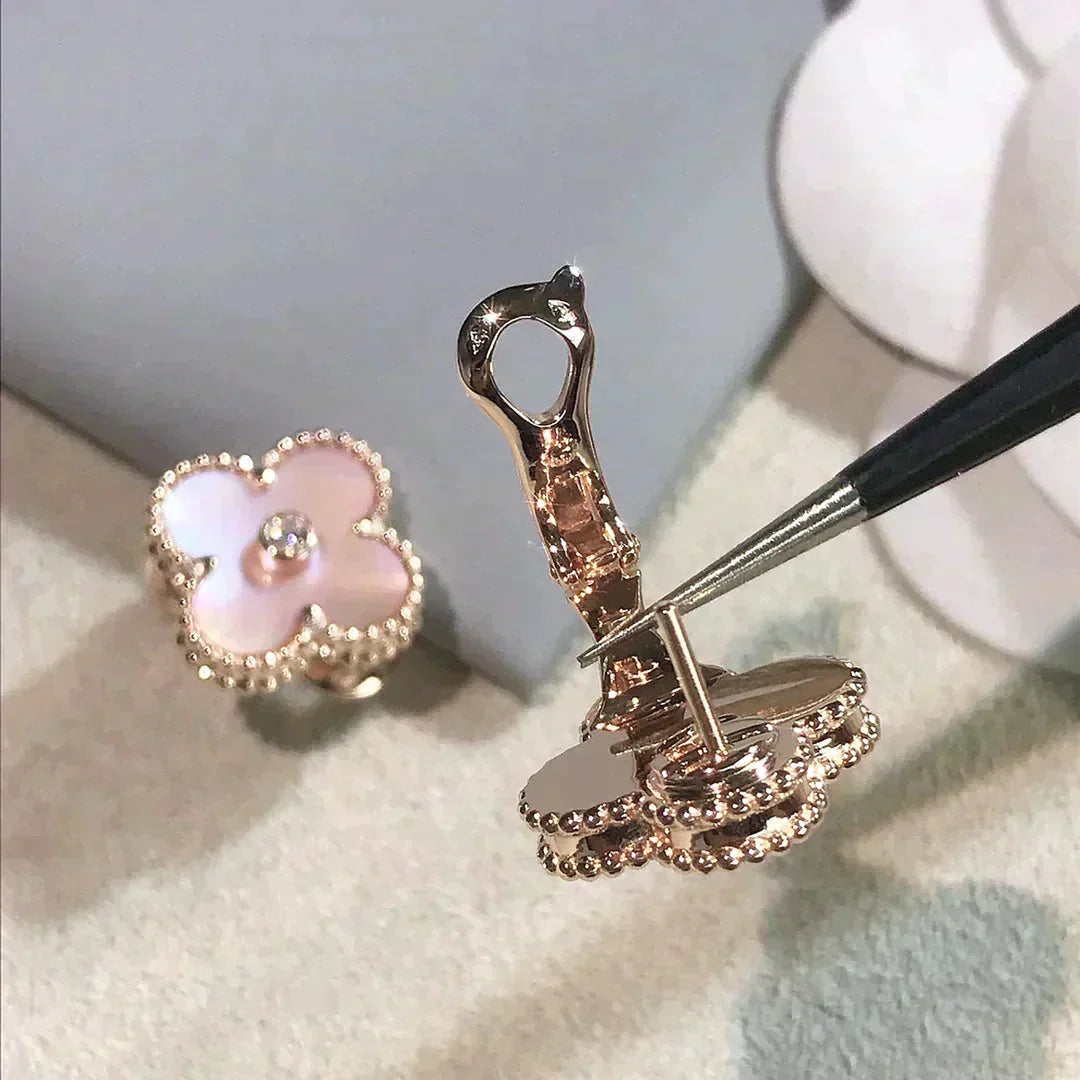 [Elowen Jewels]CLOVER MEDIUM 1 MOTIFS  PINK MOP DIAMOND EARRINGS