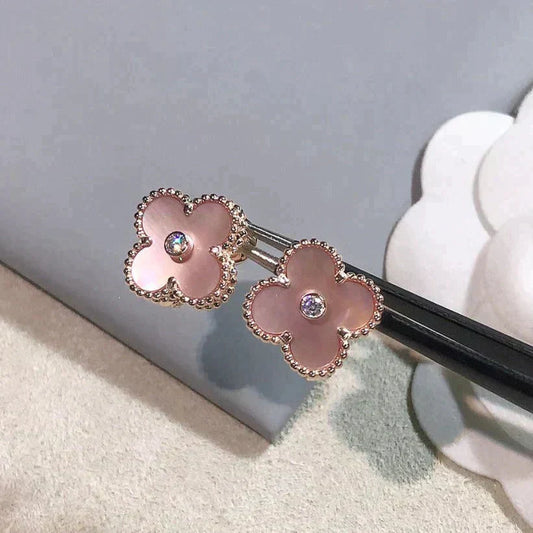 [Elowen Jewels]CLOVER MEDIUM 1 MOTIFS  PINK MOP DIAMOND EARRINGS