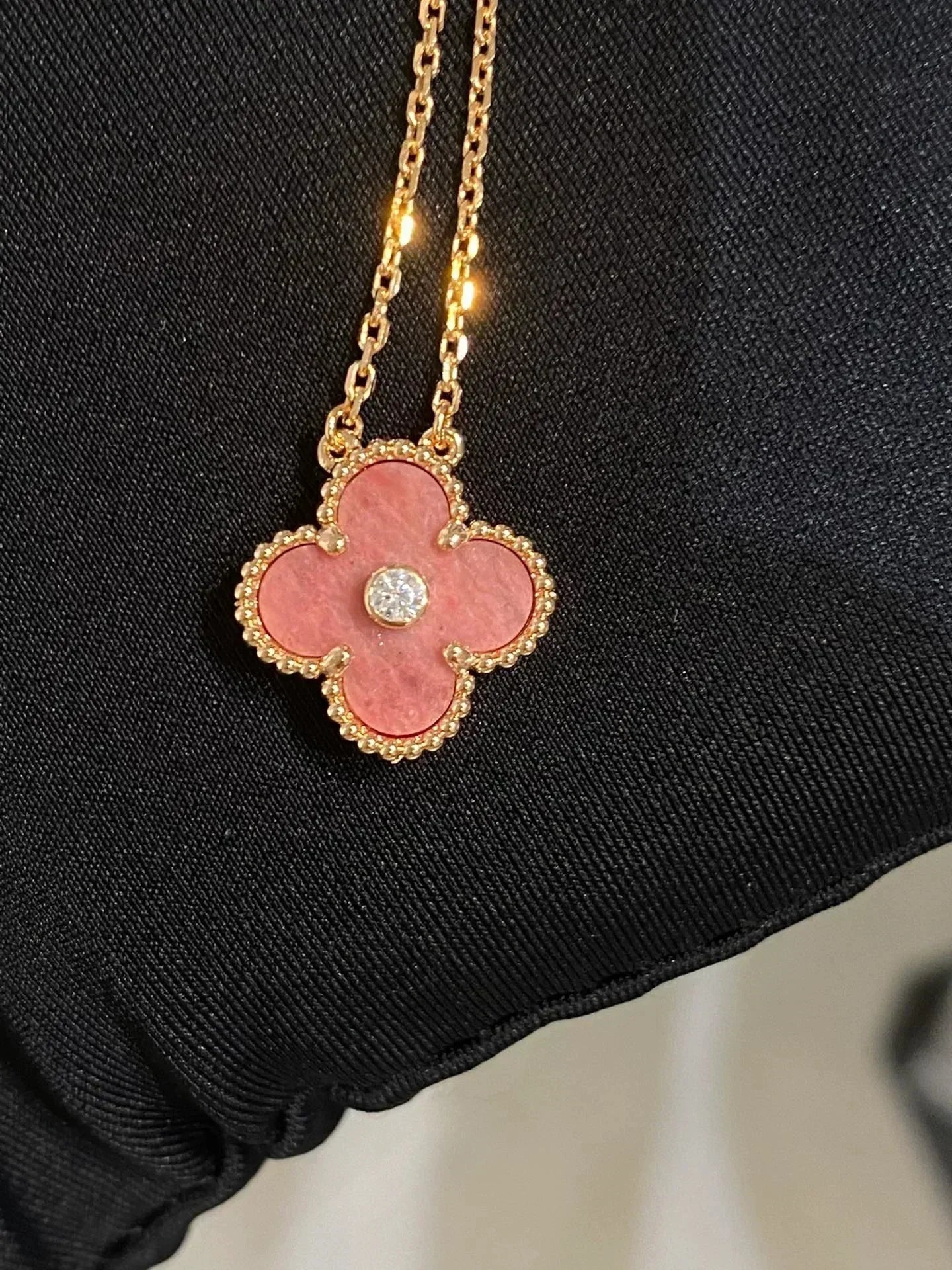 [Elowen Jewels]CLOVER 15MM DIAMOND RHODONITE NECKLACE