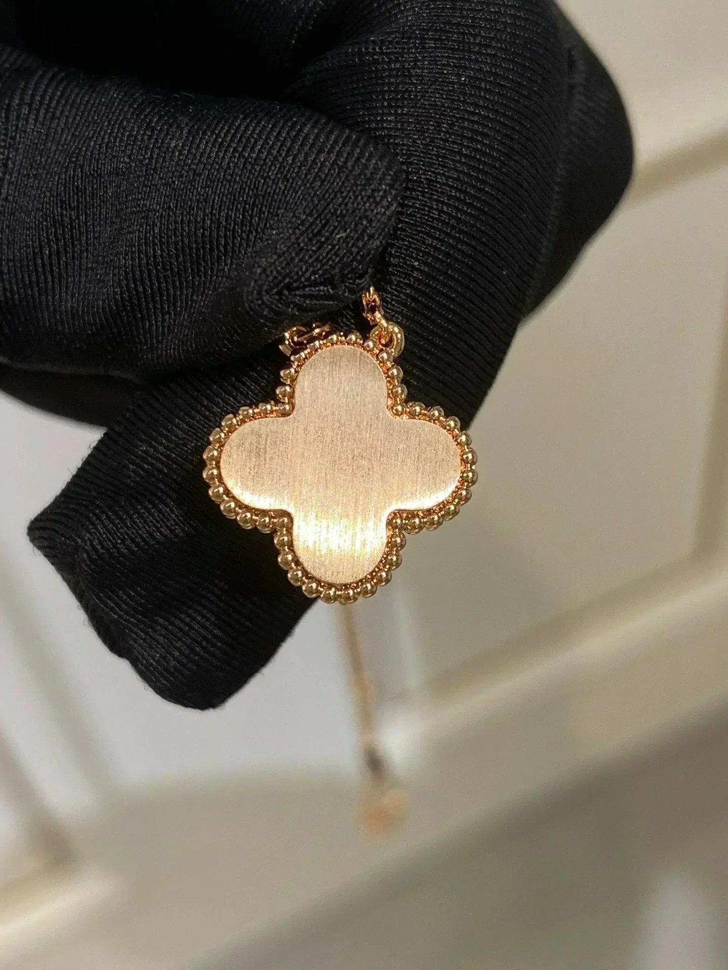 [Elowen Jewels]CLOVER 15MM DIAMOND RHODONITE NECKLACE