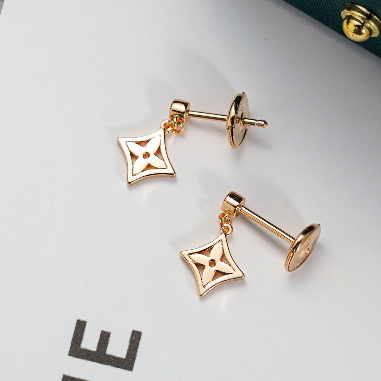 [Elowen Jewels]STAR EARRINGS GOLD