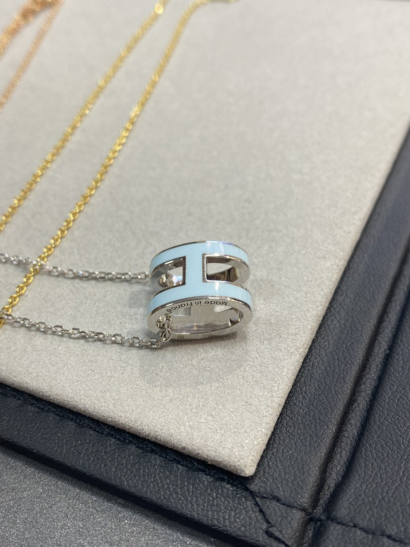 [Elowen Jewels]POP H LIGHT BLUE NECKLACE