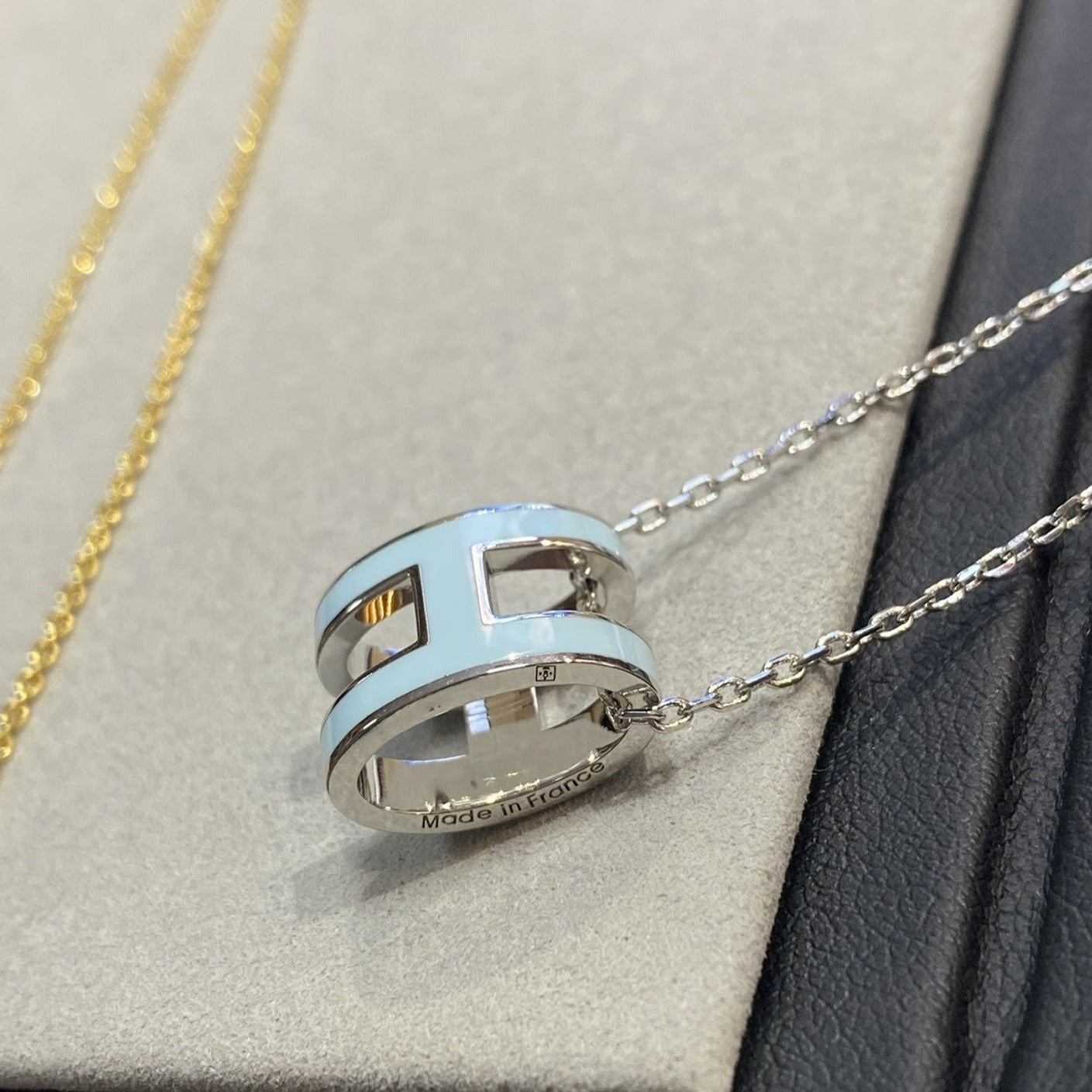 [Elowen Jewels]POP H LIGHT BLUE NECKLACE