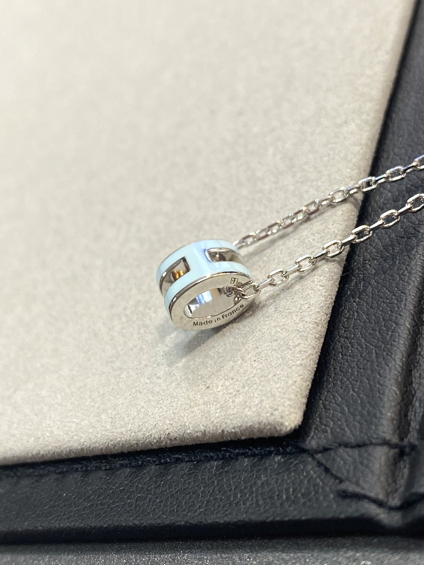 [Elowen Jewels]POP H LIGHT BLUE NECKLACE