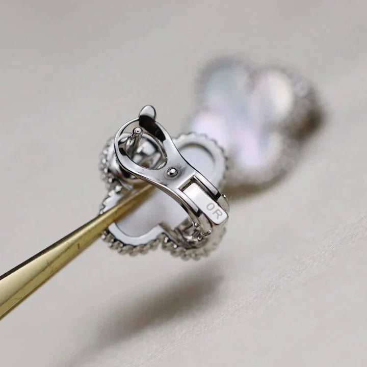 [Elowen Jewels]CLOVER MEDIUM 1 MOTIFS  WHITE MOP EARRINGS SILVER