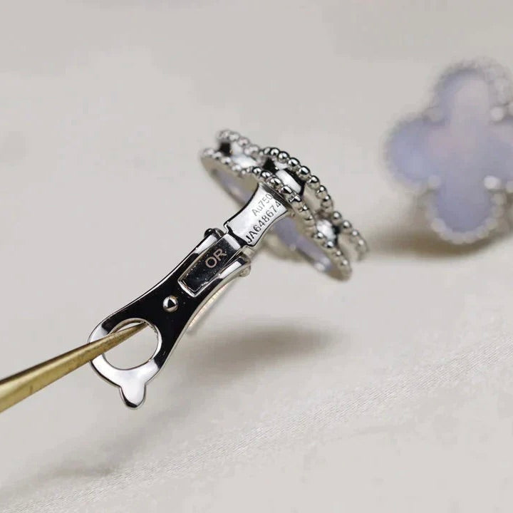 [Elowen Jewels]CLOVER MEDIUM 1 MOTIFS  WHITE MOP EARRINGS SILVER