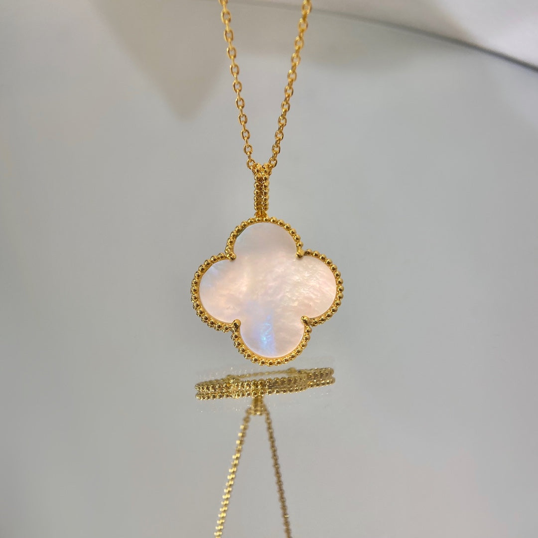 [Elowen Jewels]CLOVER 25MM MOP LARGE PENDANT NECKLACE