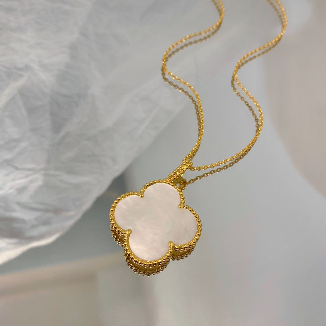 [Elowen Jewels]CLOVER 25MM MOP LARGE PENDANT NECKLACE