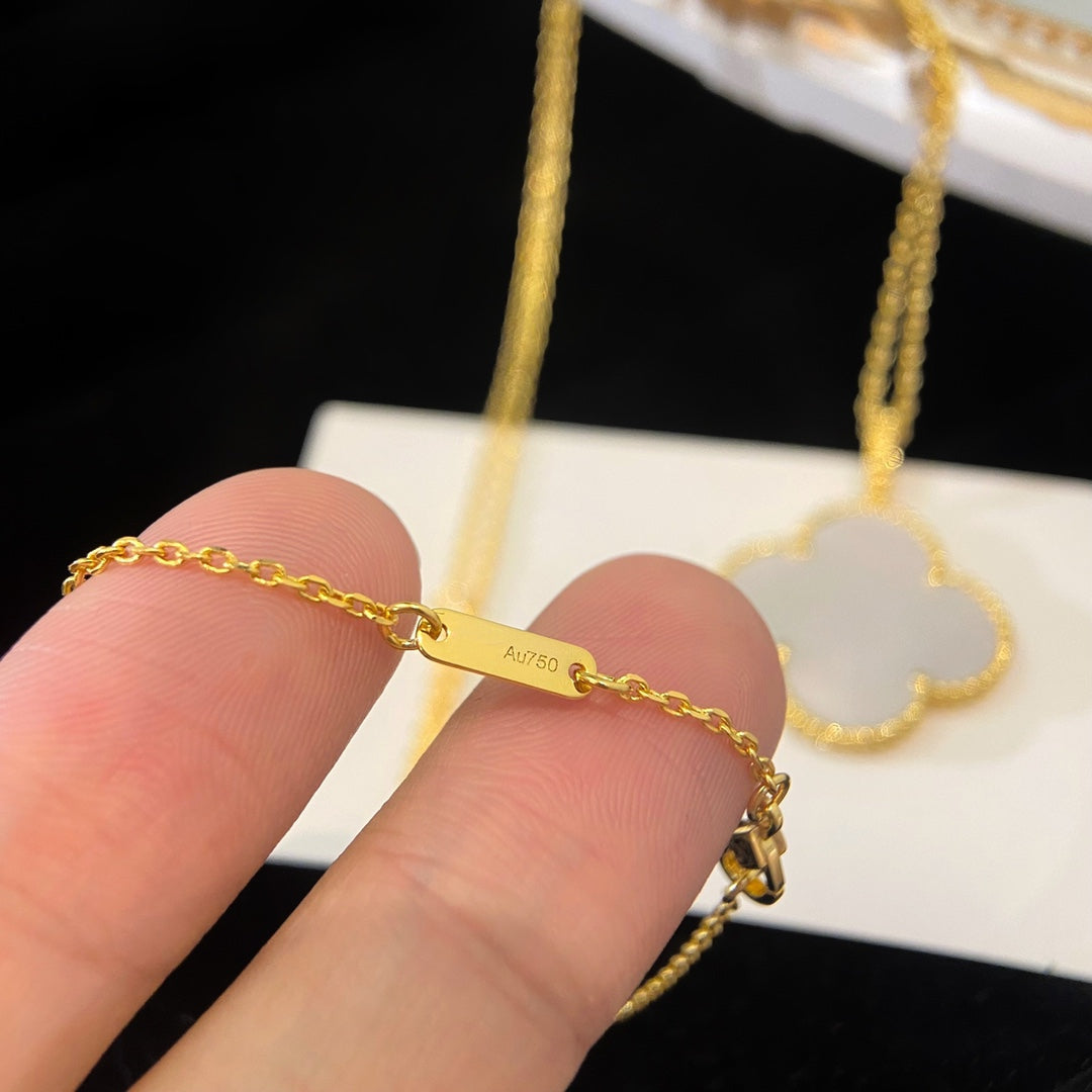 [Elowen Jewels]CLOVER 25MM MOP LARGE PENDANT NECKLACE