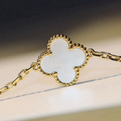 [Elowen Jewels]CLOVER 20 MOTIFS WHITE MOP NECKLACE