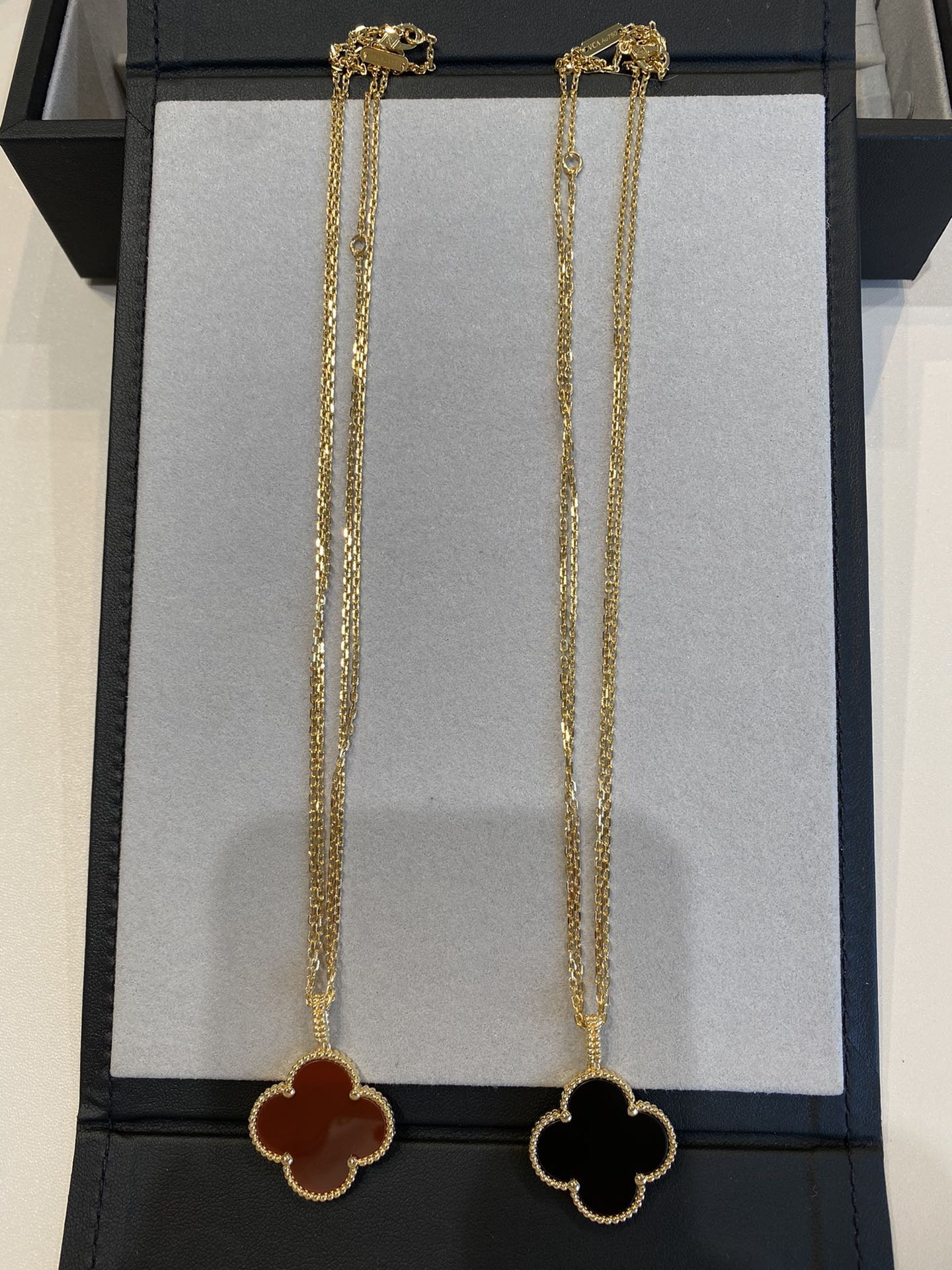 [Elowen Jewels]CLOVER 25MM NECKLACE GOLD CARNELIAN
