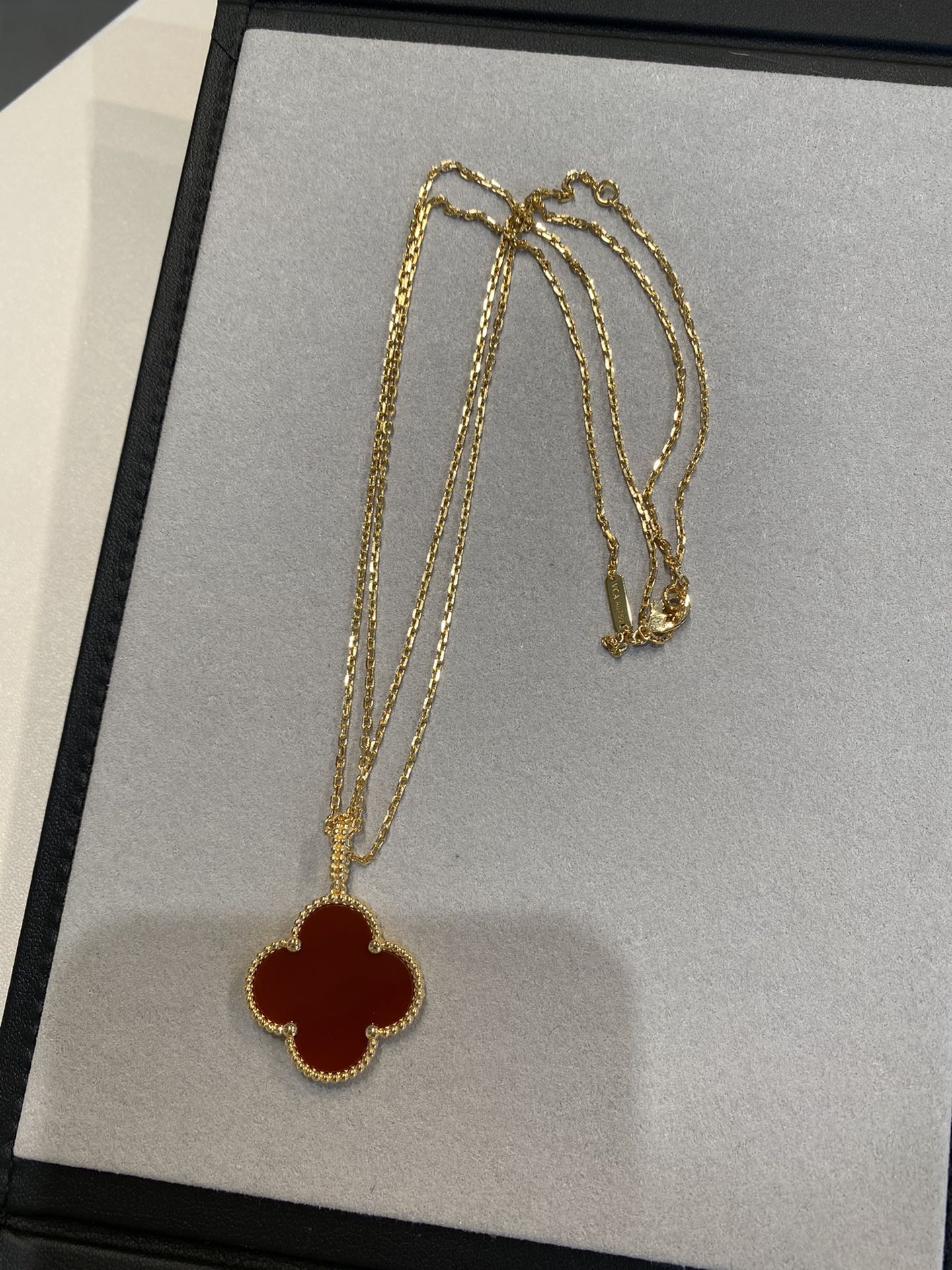 [Elowen Jewels]CLOVER 25MM NECKLACE GOLD CARNELIAN