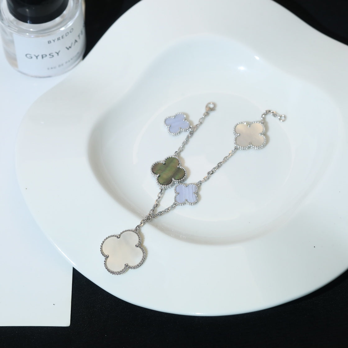 [Elowen Jewels]CLOVER BRACELET 5 MOTIFS MOP CHALCEDONY SILVER
