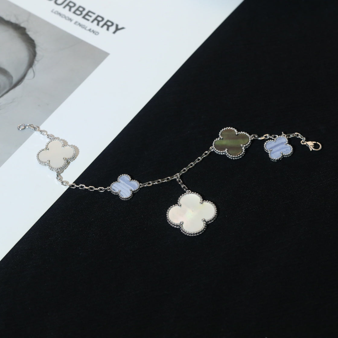[Elowen Jewels]CLOVER BRACELET 5 MOTIFS MOP CHALCEDONY SILVER