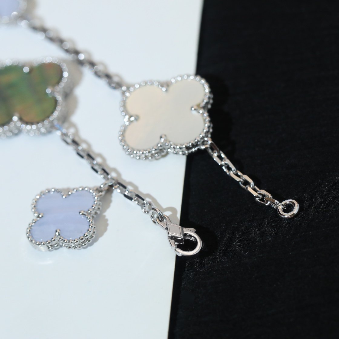 [Elowen Jewels]CLOVER BRACELET 5 MOTIFS MOP CHALCEDONY SILVER