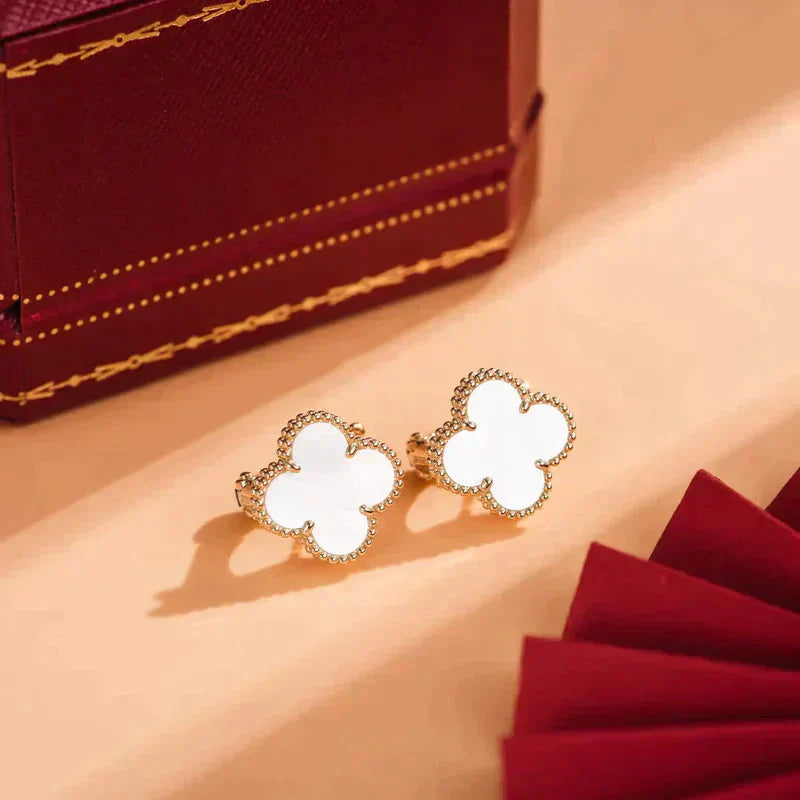 [Elowen Jewels]CLOVER MEDIUM 1 MOTIFS  WHITE MOP STUD EARRINGS