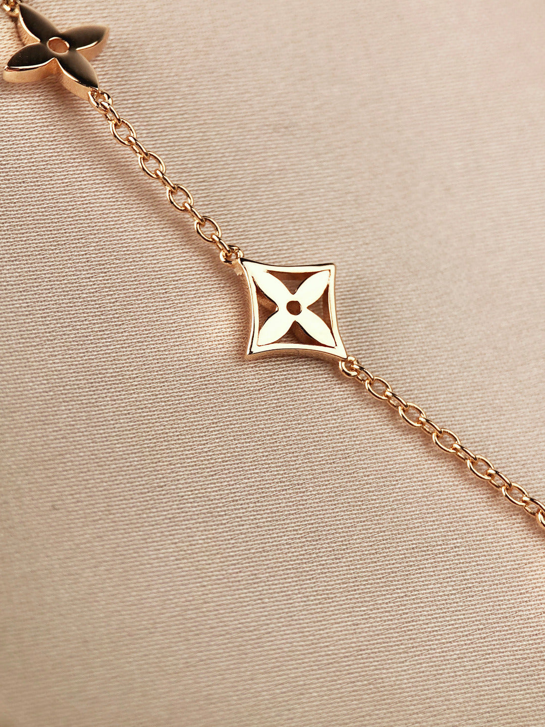 [Elowen Jewels]STAR AND SUN 7 MOTIFS GOLD BRACELET