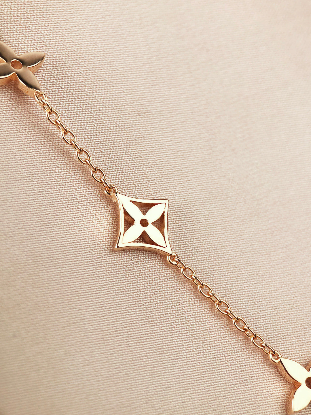 [Elowen Jewels]STAR AND SUN 7 MOTIFS GOLD BRACELET