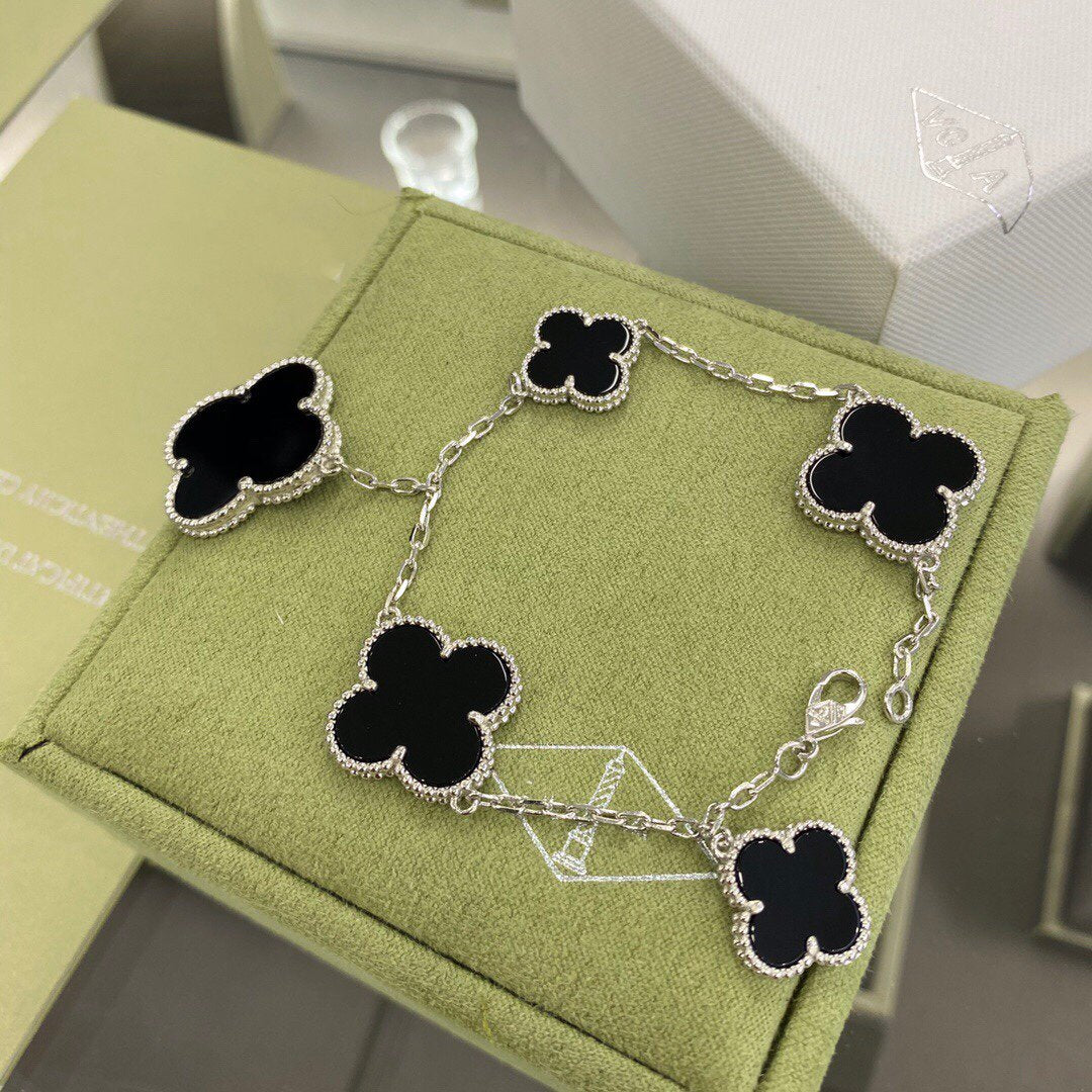 [Elowen Jewels]CLOVER 5 MOTIFS SIVLER ONYX BRACELET