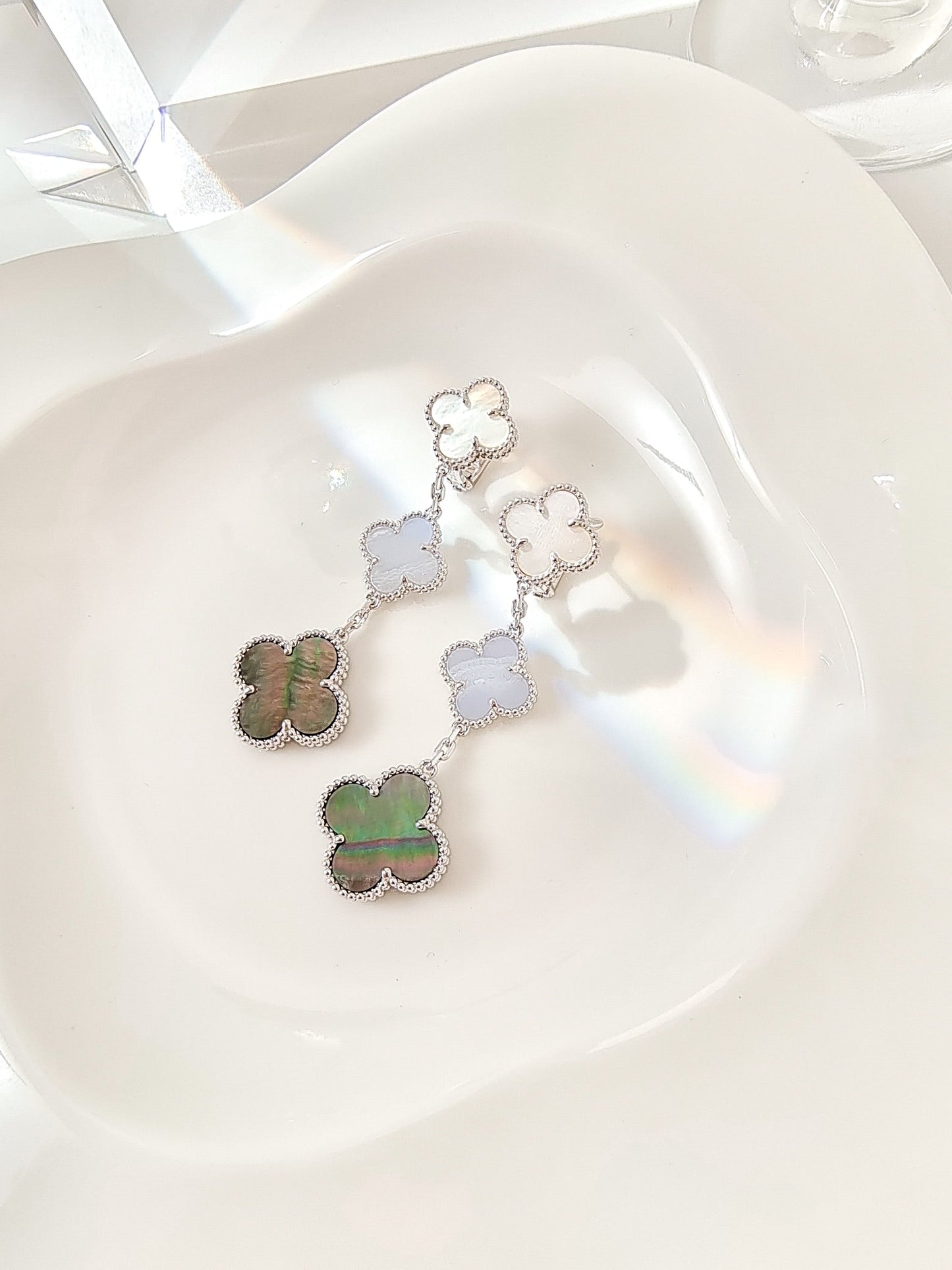 [Elowen Jewels]CLOVER 3 MOTIFS CHALCEDONY DARK MOP SILVER EARRINGS