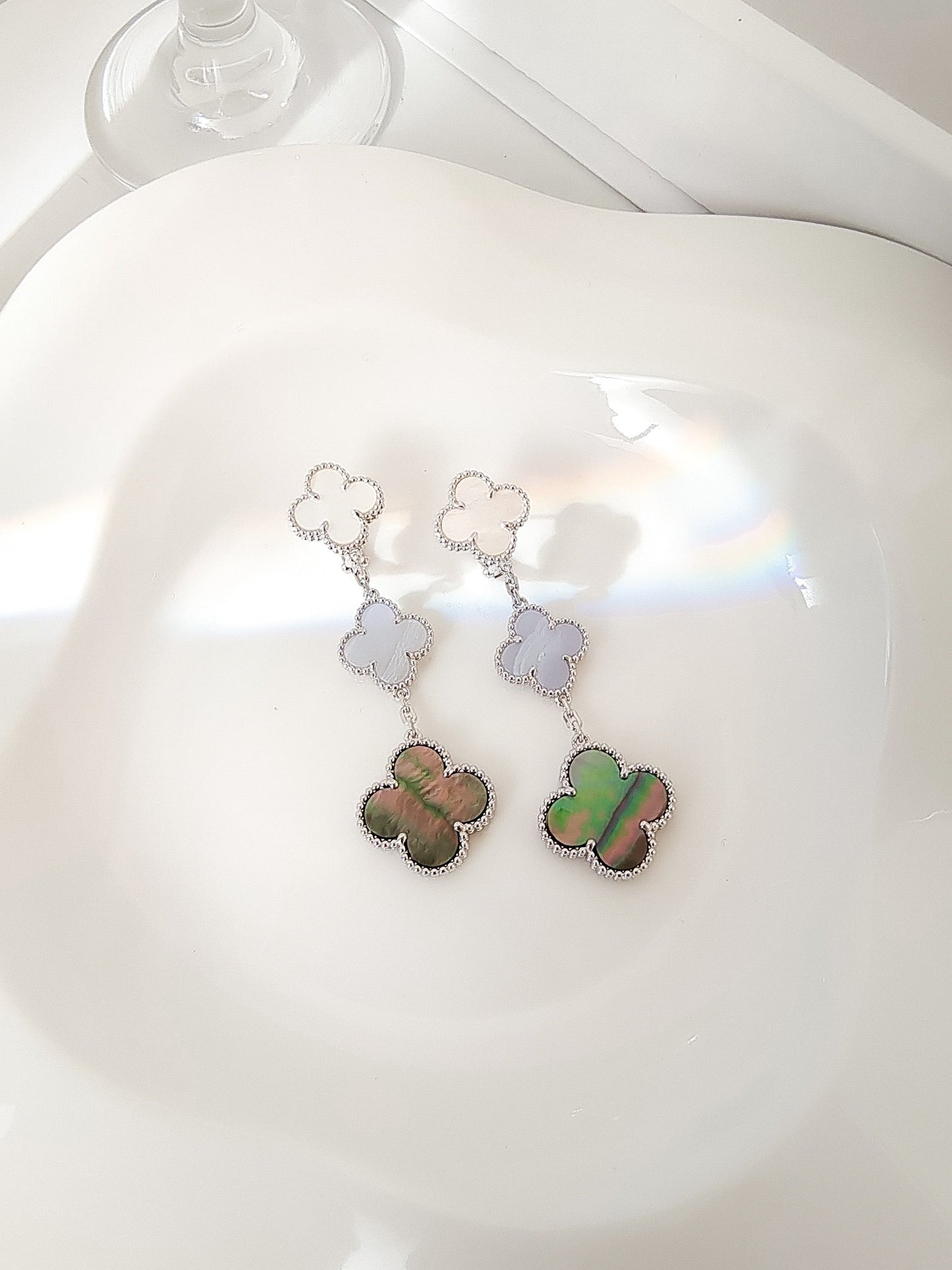 [Elowen Jewels]CLOVER 3 MOTIFS CHALCEDONY DARK MOP SILVER EARRINGS