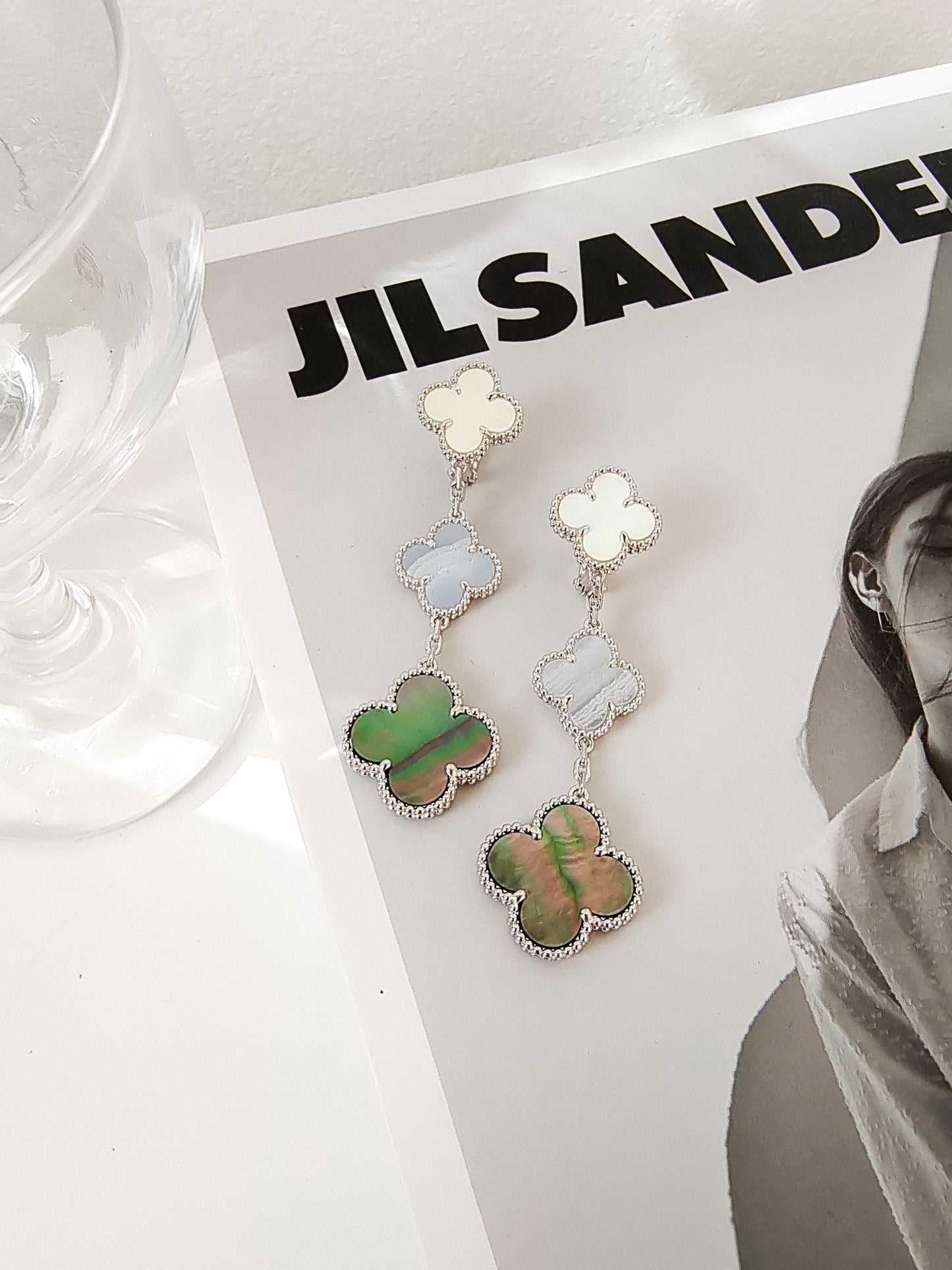 [Elowen Jewels]CLOVER 3 MOTIFS CHALCEDONY DARK MOP SILVER EARRINGS